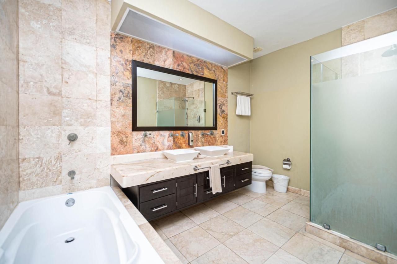 202 C - In First Line Of With Direct Access To The * Playa del Carmen